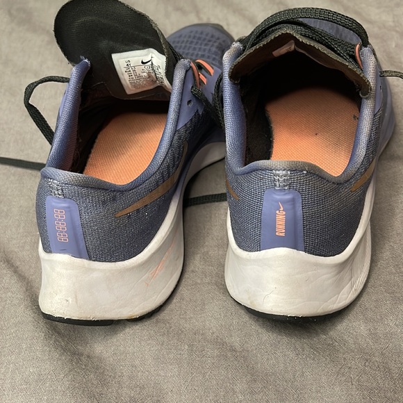 Nike sneakers, kids size 4, like new - Picture 5 of 12